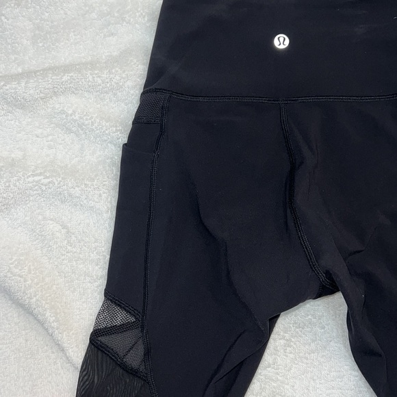 Lululemon pants with mesh and side pockets on both sides - Picture 5 of 5
